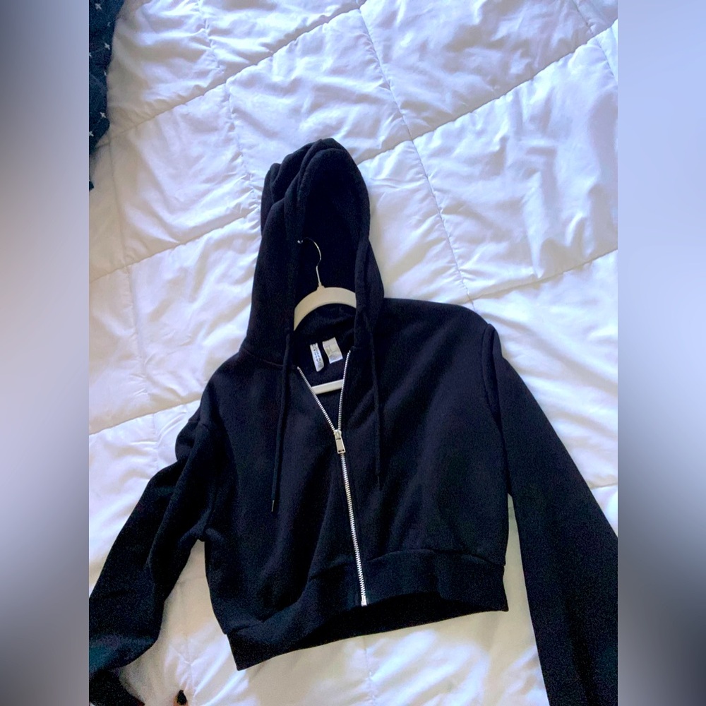 Women’s short sweater hoodie